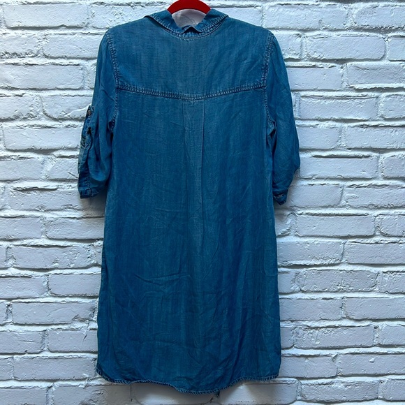 📘 Anthropologie Cloth & Stone Deep V Denim Midi Dress, size Medium - Picture 2 of 9